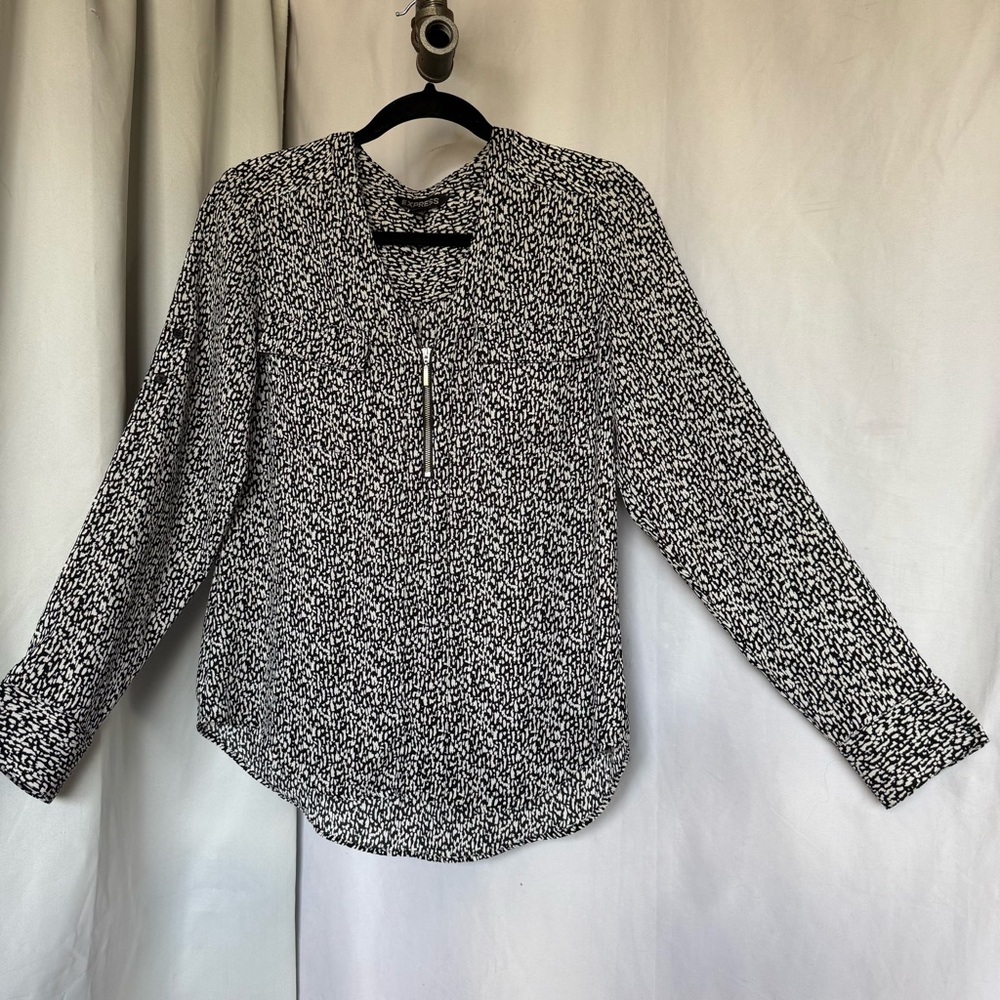 EXPRESS Women's Black White Zipper‎ V-Neck blouse Top Roll Up Sleeve Size small